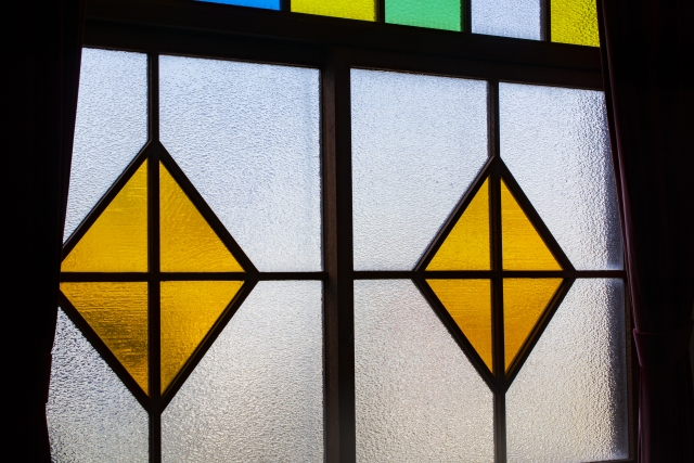 古い家の建具　ステンドグラスの窓