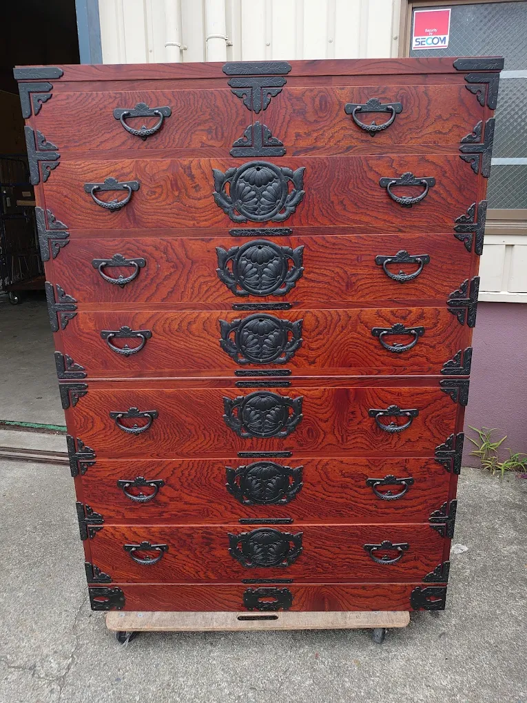 岩谷堂箪笥を出張買取いたしました。